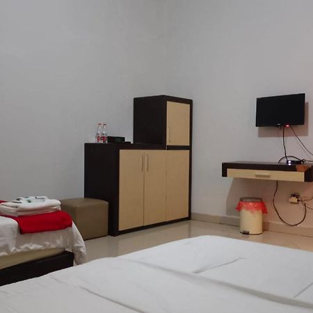 Reddoorz Syariah At Grand Taufiq Tarakan Exteriör bild