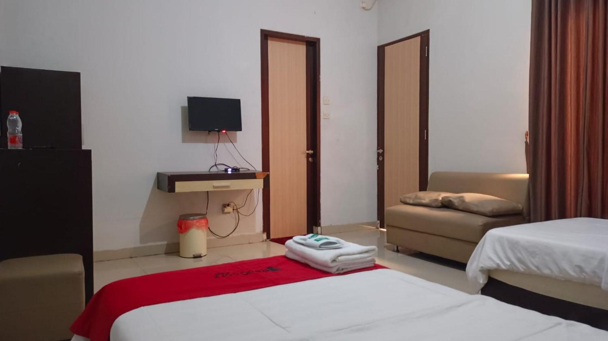 Reddoorz Syariah At Grand Taufiq Tarakan Exteriör bild